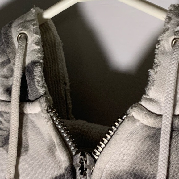 ‼️RARE‼️ Famous stars and straps aop skull print hoodie - Picture 11 of 14